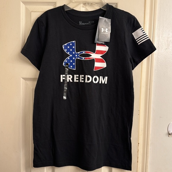 Under Armour Women’s Patriot Flag Shirt - Picture 6 of 9